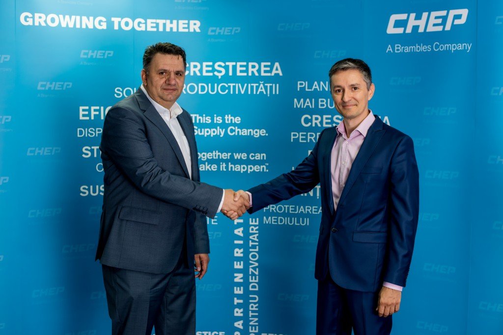 Emil Ion (L), Managing Director Mainfreight Romania and Gabriel Andronescu (R), Country General Manager CHEP Romania marking the new investment in Ploiesti