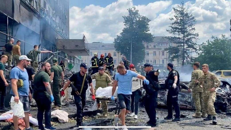 Russian bombing in Vinizia, Central Ukraine. At least 20 people died, including two children – Romanian Journal